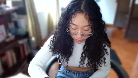 Snapshot of clitia_xx chatting on 04-19-26, 09:17 Clitia online show from 04-19-26, 09:17