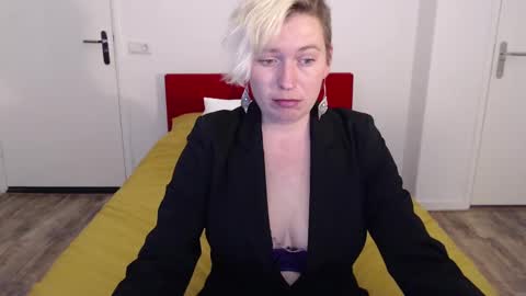 Syl  online show from 02-21-25, 09:02