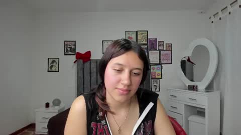 cloe_7 online show from 06-15-26, 12:24