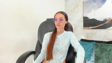 Snapshot of cloe_amazingg chatting on 07-19-26, 07:06 Cloe online show from 07-19-26, 07:06