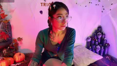 Cloe Leeee online show from 10-21-25, 05:30