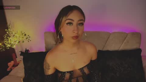 cloe_martinezz_ online show from 06-19-26, 11:19