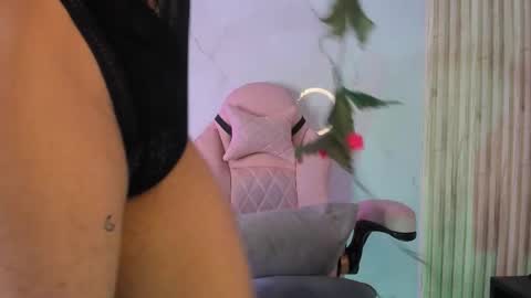 Cloe online show from 11-22-25, 03:33