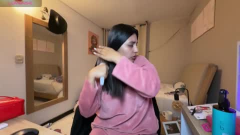 cloe small online show from 01-07-26, 02:14