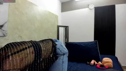 CLOE online show from 11-24-25, 11:21