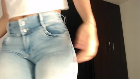 Snapshot of cloehonney chatting on 04-23-26, 01:24 cloe online show from 04-23-26, 01:24