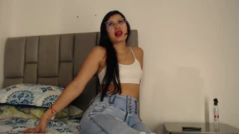 Snapshot of cloehonney chatting on 05-07-26, 01:27 cloe online show from 05-07-26, 01:27