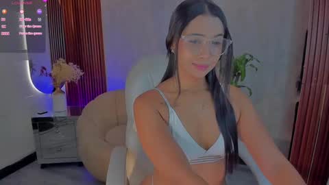 Snapshot of cloewilliamsxx chatting on 09-16-25, 01:34 Cloe online show from 09-16-25, 01:34
