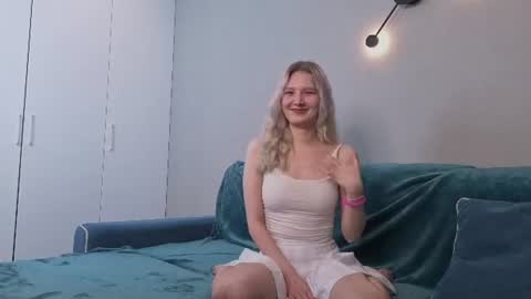 Snapshot of cloudyyangel chatting on 07-13-26, 08:11 Angel online show from 07-13-26, 08:11