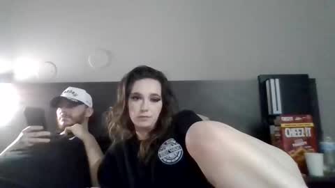 Snapshot of cloudyydayzz chatting on 04-29-26, 04:27 tallhungandcloudy online show from 04-29-26, 04:27
