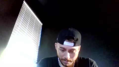 Snapshot of cloudyydayzz chatting on 05-11-26, 01:22 tallhungandcloudy online show from 05-11-26, 01:22