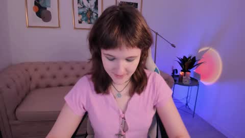 Snapshot of clover_red chatting on 12-03-24, 02:05 Clover follow me online show from 12-03-24, 02:05