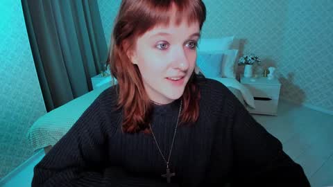 Snapshot of clover_red chatting on 12-17-24, 02:55 Clover follow me online show from 12-17-24, 02:55