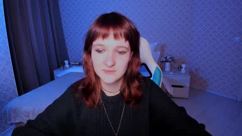 Snapshot of clover_red chatting on 12-17-24, 06:09 Clover follow me online show from 12-17-24, 06:09