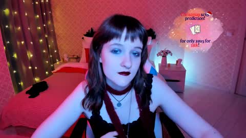 Snapshot of clover_red chatting on 12-24-24, 06:17 Clover follow me online show from 12-24-24, 06:17