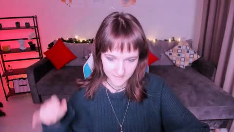 Snapshot of clover_red chatting on 01-05-25, 06:02 Clover follow me online show from 01-05-25, 06:02