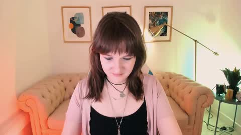 Snapshot of clover_red chatting on 01-28-25, 02:21 Clover follow me online show from 01-28-25, 02:21