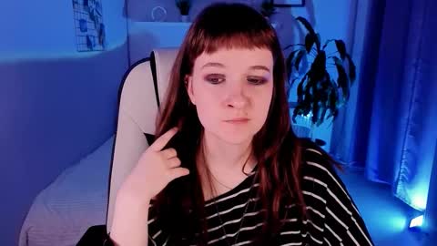 Snapshot of clover_red chatting on 09-14-25, 01:43 Clover follow me online show from 09-14-25, 01:43