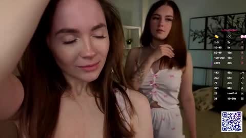 Snapshot of cloverfarewell chatting on 09-20-25, 11:11 Kira online show from 09-20-25, 11:11