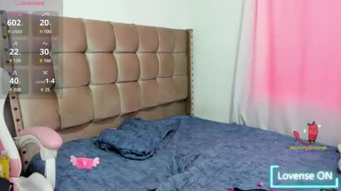 Snapshot of cloverrmoon chatting on 01-13-25, 01:06 clover online show from 01-13-25, 01:06