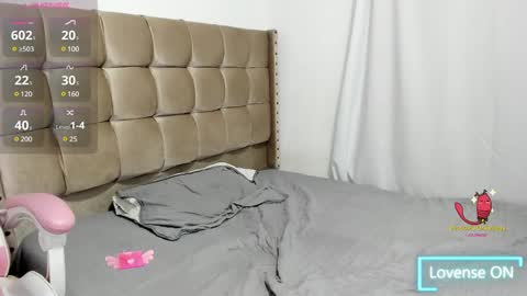 Snapshot of cloverrmoon chatting on 01-25-25, 10:40 clover online show from 01-25-25, 10:40