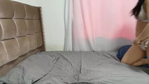 Snapshot of cloverrmoon chatting on 11-17-25, 11:49 clover online show from 11-17-25, 11:49