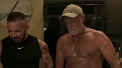 Snapshot of coachbate chatting on 09-23-25, 06:05 CoachBate online show from 09-23-25, 06:05