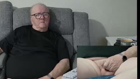 Snapshot of cockneymack51 chatting on 09-25-25, 11:41 Charlie. online show from 09-25-25, 11:41