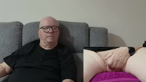 Snapshot of cockneymack51 chatting on 11-11-25, 11:43 Charlie. online show from 11-11-25, 11:43