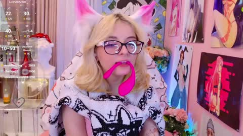 Snapshot of coconut_mia chatting on 12-15-24, 12:18 Mia online show from 12-15-24, 12:18