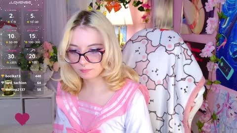 Snapshot of coconut_mia chatting on 12-24-24, 12:00 Mia online show from 12-24-24, 12:00