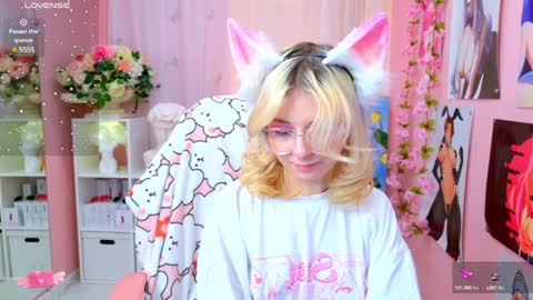 Snapshot of coconut_mia chatting on 01-17-25, 09:06 Mia online show from 01-17-25, 09:06