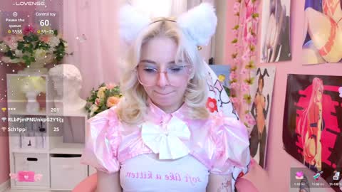 Snapshot of coconut_mia chatting on 02-04-25, 12:08 Mia online show from 02-04-25, 12:08