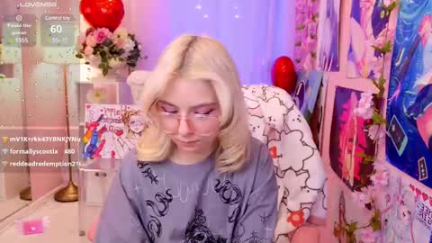 Snapshot of coconut_mia chatting on 02-15-25, 04:36 Mia online show from 02-15-25, 04:36