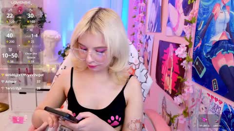 Snapshot of coconut_mia chatting on 03-08-25, 03:28 Mia online show from 03-08-25, 03:28