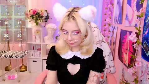 Snapshot of coconut_mia chatting on 03-09-25, 11:03 Mia online show from 03-09-25, 11:03
