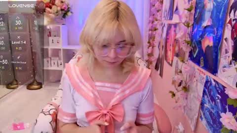 Snapshot of coconut_mia chatting on 09-23-25, 03:04 Mia online show from 09-23-25, 03:04
