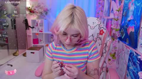 Snapshot of coconut_mia chatting on 10-22-25, 05:34 Mia online show from 10-22-25, 05:34