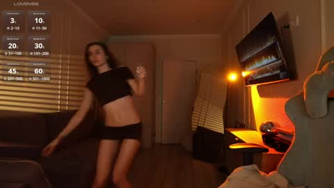 Snapshot of coconutaura chatting on 04-22-26, 06:42 Anna online show from 04-22-26, 06:42