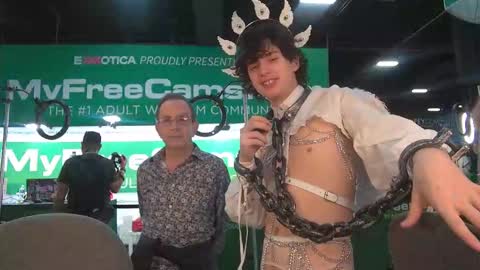 Snapshot of cokia_ chatting on 10-25-25, 06:13 Cokia online show from 10-25-25, 06:13