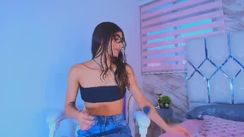 Snapshot of colett_hall chatting on 05-31-26, 12:01 colett online show from 05-31-26, 12:01