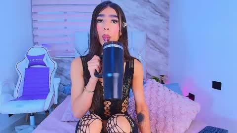 Snapshot of colett_hall chatting on 06-07-26, 11:58 colett online show from 06-07-26, 11:58