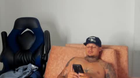 Snapshot of colin_prince2 chatting on 02-20-25, 09:09 COLIN online show from 02-20-25, 09:09