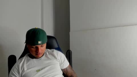 Snapshot of colin_prince2 chatting on 02-26-25, 09:27 COLIN online show from 02-26-25, 09:27