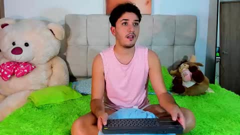 javier online show from 12-22-25, 03:47