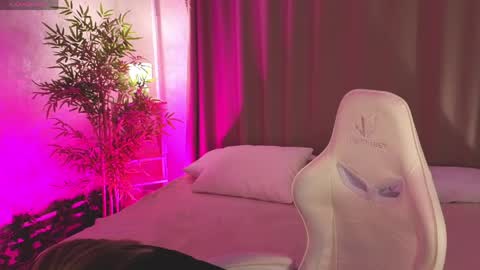 Collen Mon Tue Wed Thu Fri GMT 3 0300am - 0900am  online show from 04-02-26, 04:59