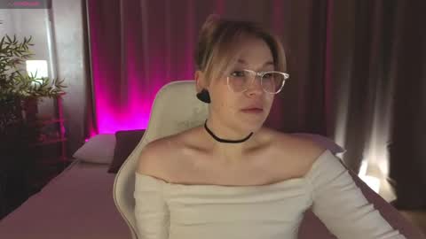 Collen Mon Tue Wed Thu Fri GMT 3 0300am - 0900am  online show from 04-04-26, 04:59