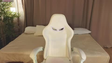 Collen Mon Tue Wed Thu Fri GMT 3 0300am - 0900am  online show from 04-05-26, 04:59