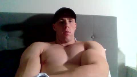 Snapshot of college_muscle chatting on 01-08-25, 04:44 foreverxshredded online show from 01-08-25, 04:44