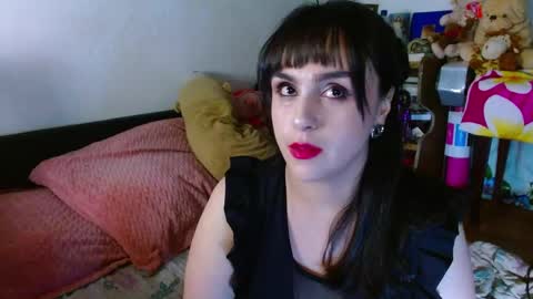 Snapshot of collette_beaufoy chatting on 04-28-26, 04:50 Collette online show from 04-28-26, 04:50